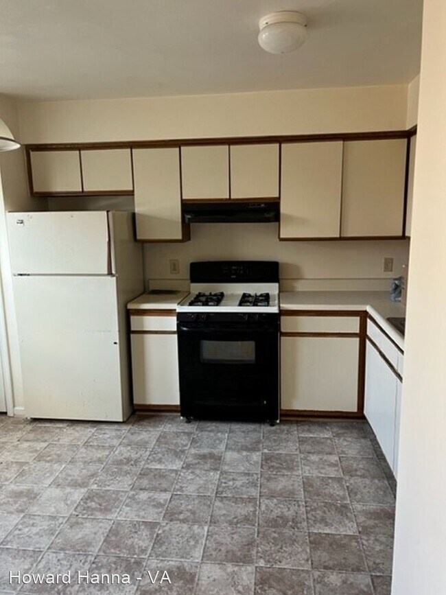 Building Photo - 3 br, 2.5 bath House - 748 Goodard Drive