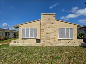 Building Photo - 1723 Thomas St