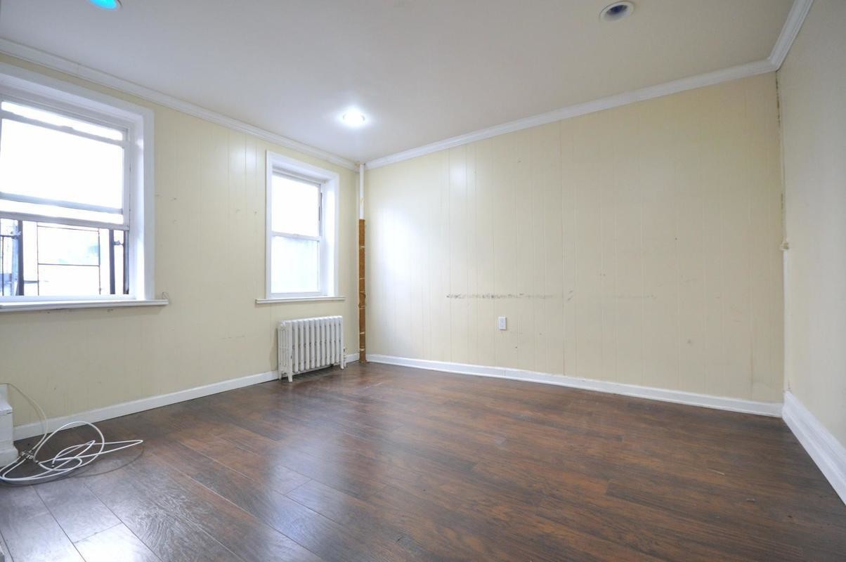Primary Photo - 121 Mulberry St