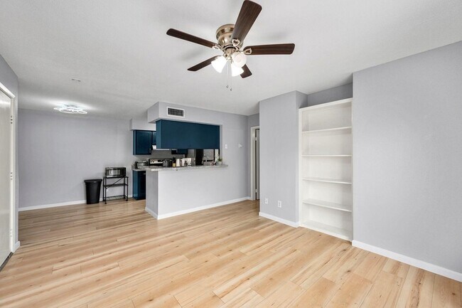Foto del edificio - 12955 Woodforest Blvd