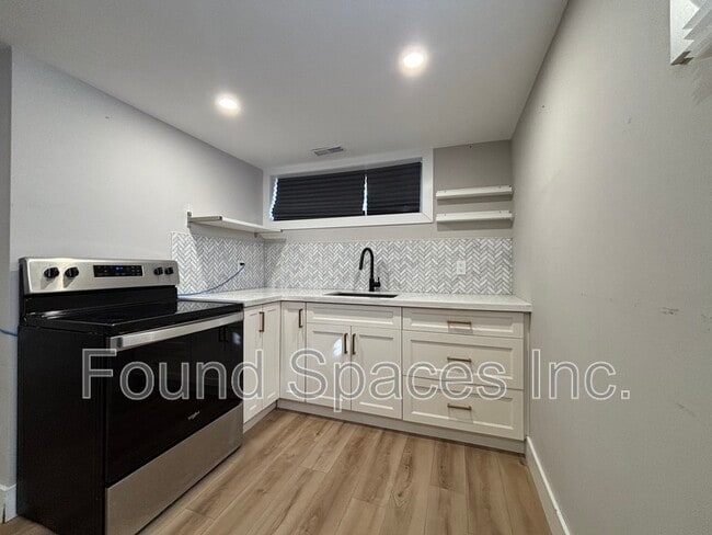 Building Photo - 95 Cardinal Dr