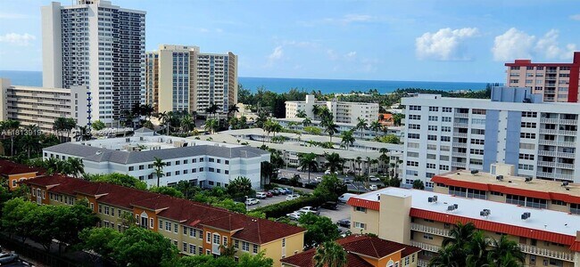 Building Photo - 2017 S Ocean Dr