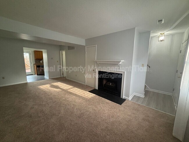 Foto del edificio - 12714 Woodside Ln