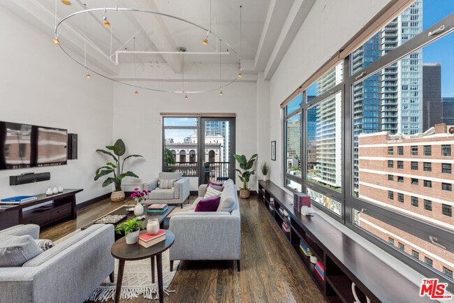 Building Photo - 849 S Broadway