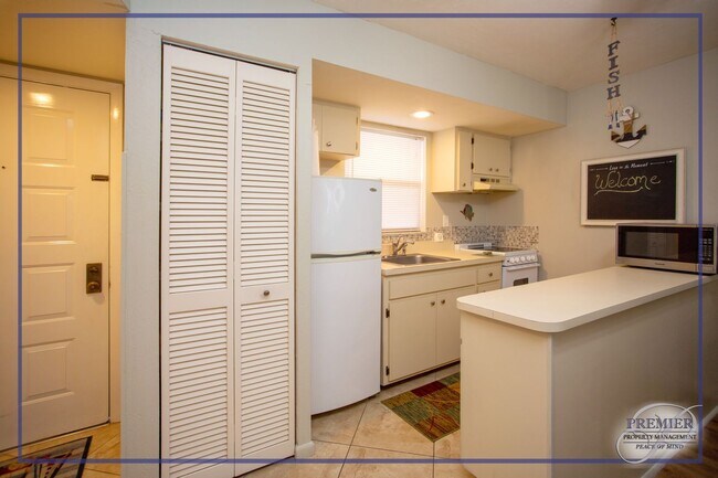 Foto del edificio - MARCO ISLAND 1 BEDROOM 1 BATH ** WEEKLY UN...