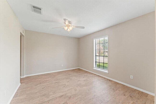 Foto del edificio - 5507 Lynngate Dr