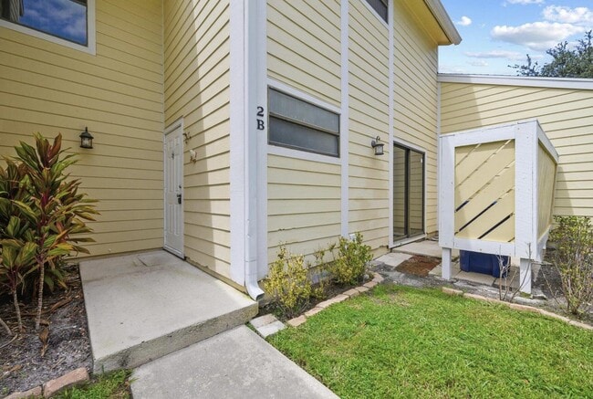 Foto del edificio - 402 Lakewood Ct