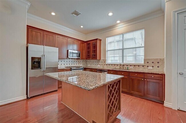 Foto del edificio - 3307 Clearview Cir