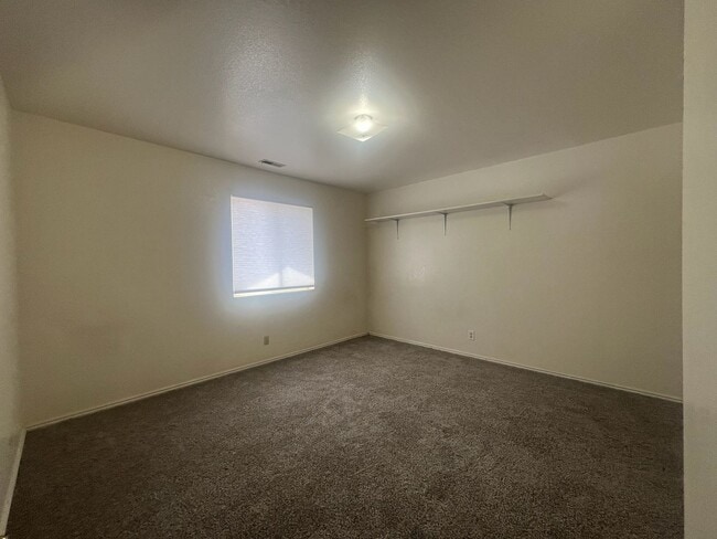 Building Photo - Cute two bedroom apartment for rent in Pro...