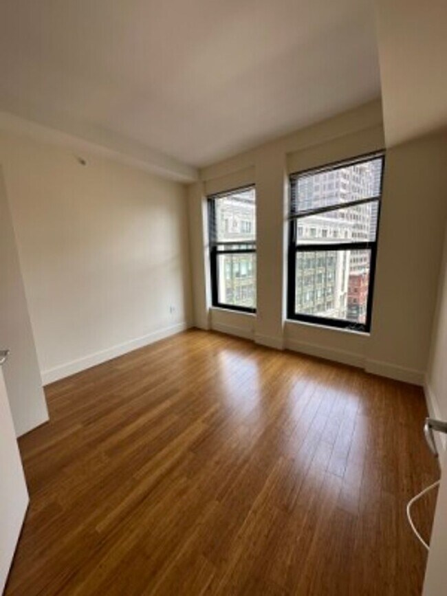 Building Photo - DOWNTOWN (EMERSON/SUFFOLK/NESL) - 2 Bed Ap...