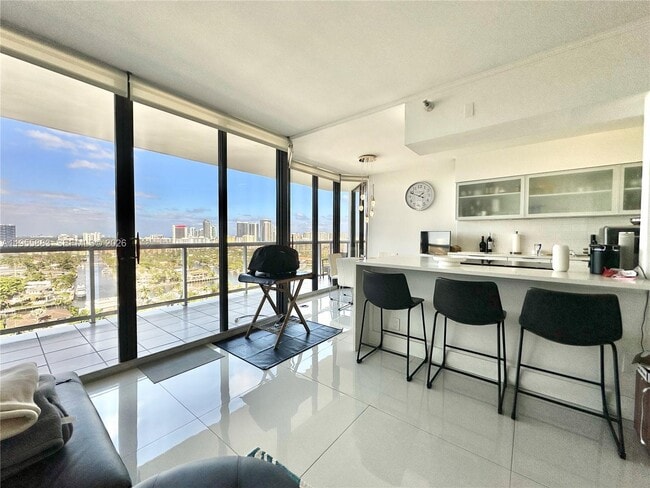 Foto del edificio - 3640 Yacht Club Dr