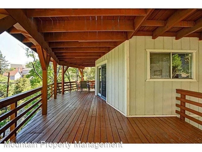 Building Photo - 3 br, 2.5 bath House - 1090 Nadelhorn
