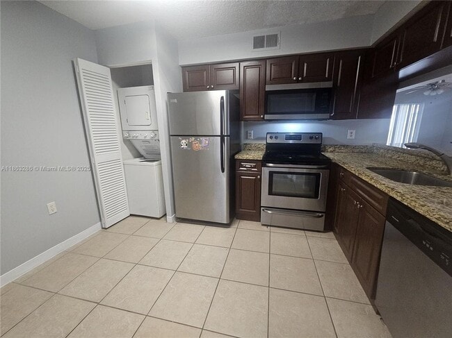 Foto del edificio - 8106 Glenmoor Dr