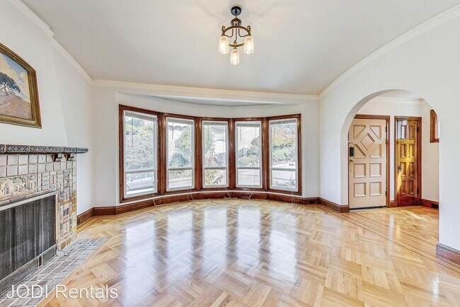 Building Photo - 3 br, 2 bath House - 785 Mangels Ave