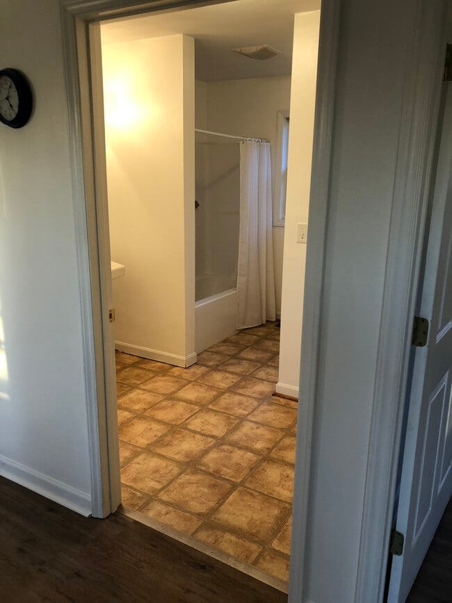 bathroom - 1503 Grissom Ln