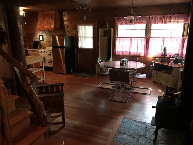 Building Photo - Manzanitta Cabin