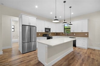 Building Photo - 3244 32nd Ave SE