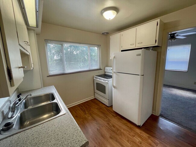 Foto del edificio - 3110 Grand Ave