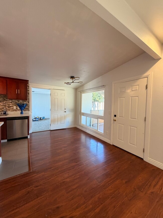 Building Photo - 4444 Millard Ave