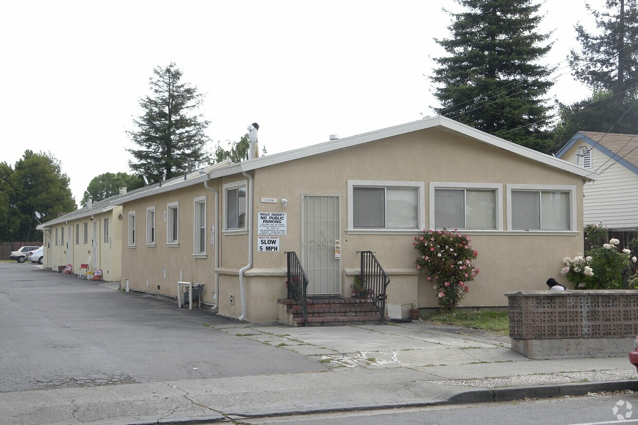 Foto principal - 21330-2133 Meekland Ave