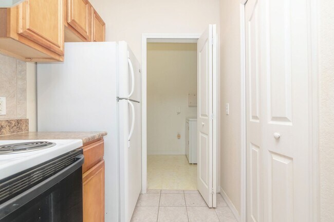 Building Photo - RENT BY MARCH 15TH and RECEIVE 2 WEEKS OFF...