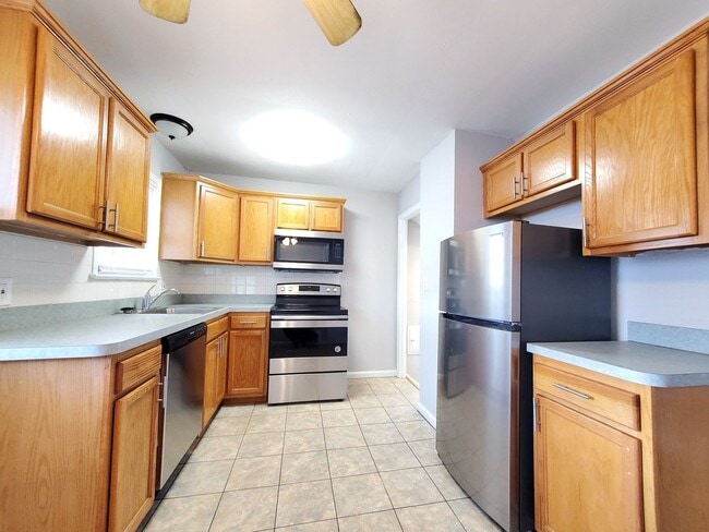 Building Photo - 3 Bed - 2 Full Bath Cape Cod for Rent!