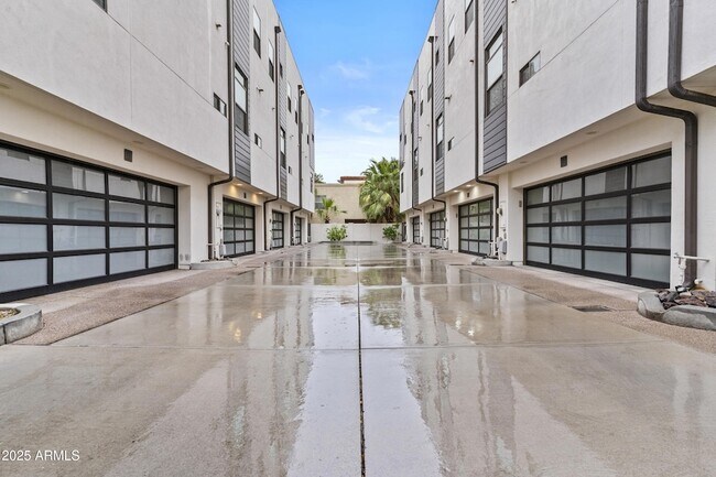 Foto del edificio - 325 E Coronado Rd