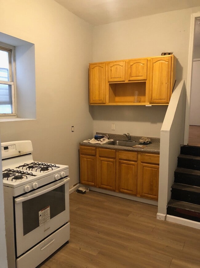 Building Photo - 218 3rd St