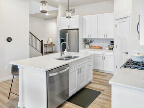 Building Photo - 5707 Villa Lorenzo Dr