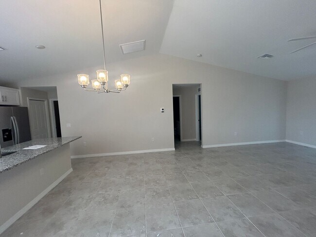 Foto del edificio - Brand new  4/2  never lived in