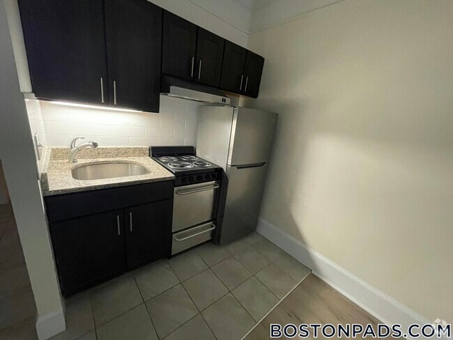 Building Photo - 62 Boylston St