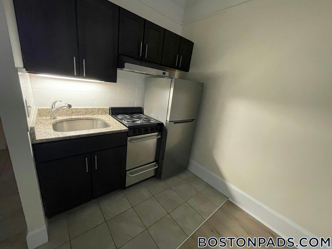 Primary Photo - 62 Boylston St