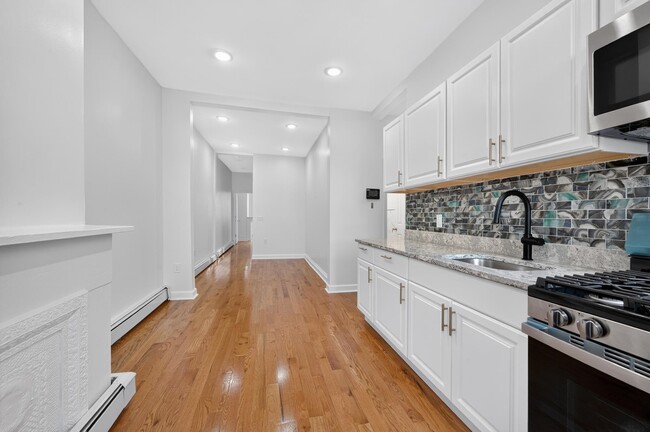 Building Photo - 134 Griffith St