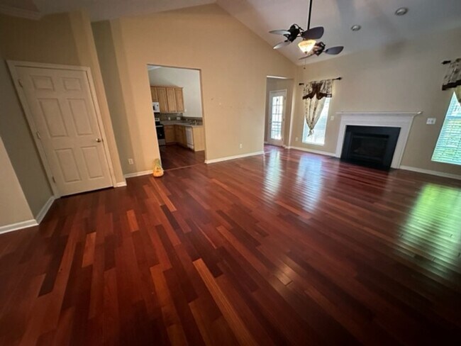 Building Photo - Hanes Mall/Jonestown/Stratford Road area! ...