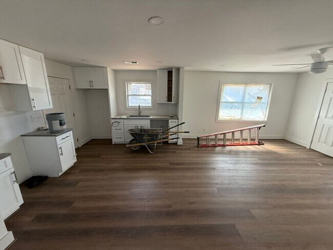 Foto del edificio - 2 bed, 1 bath, 1 level with large yard