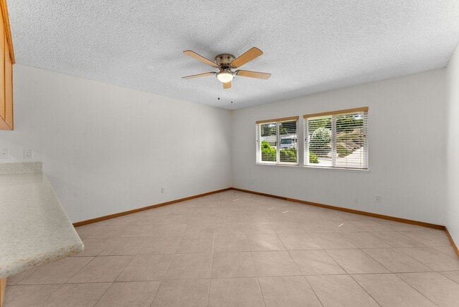 Building Photo - Spring Valley Home with Views