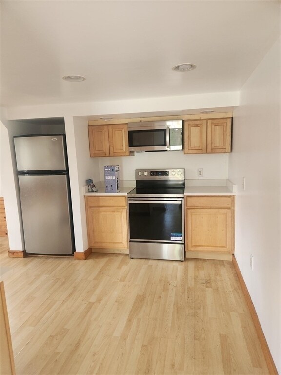 Building Photo - 92 Main St