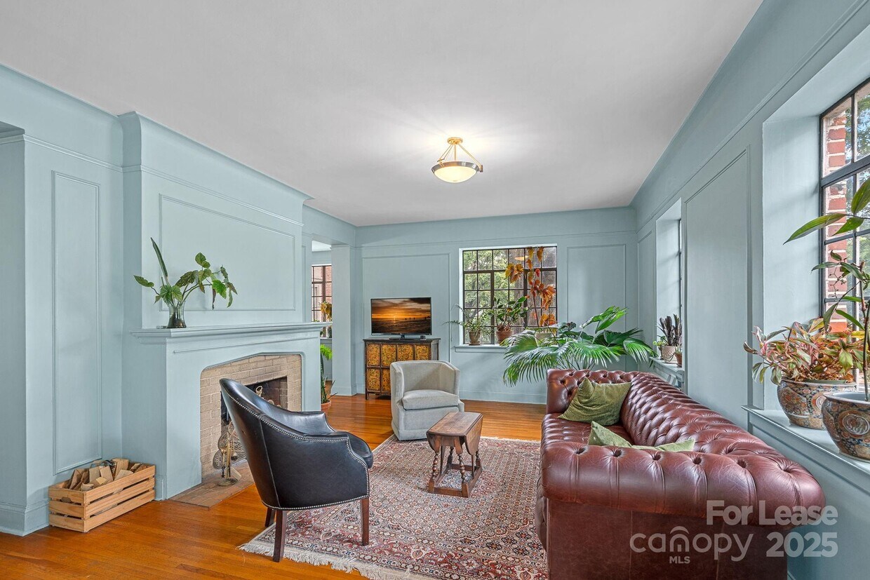 Foto principal - 301 W 10th St