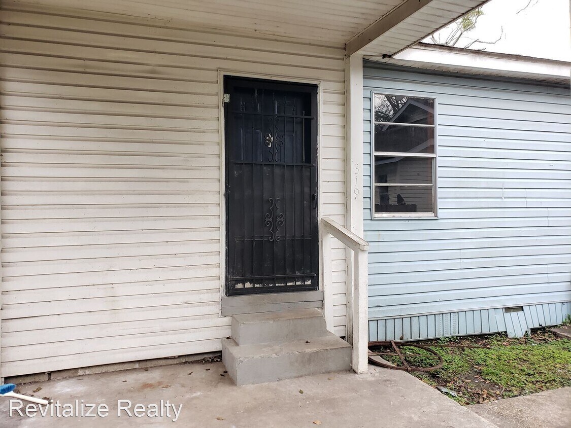 Primary Photo - 2 br, 1 bath House - 319 W. Main St