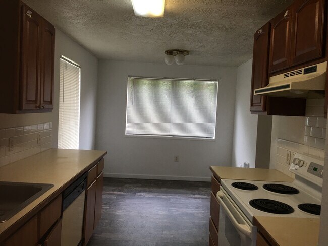 Foto del edificio - 5588 River Rd N