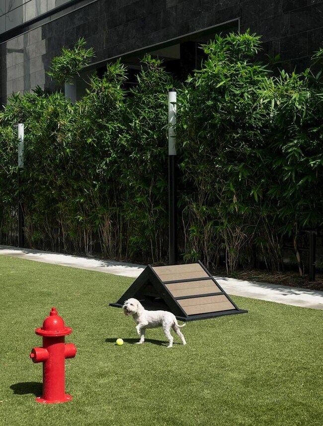 Foto del edificio - 1770 S Post Oak Ln