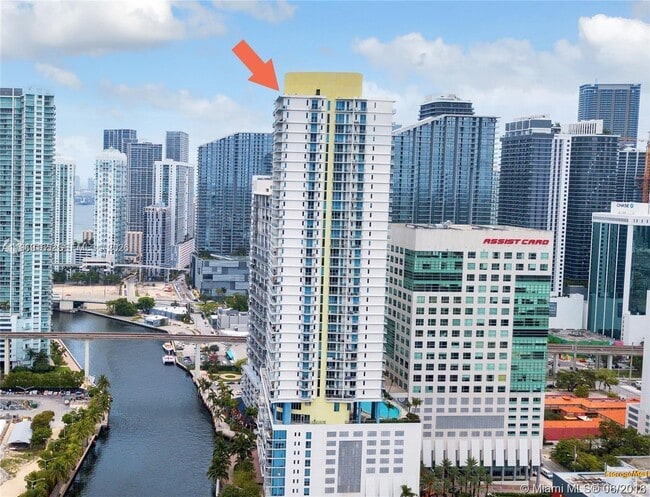 Foto del edificio - 185 SW 7th St