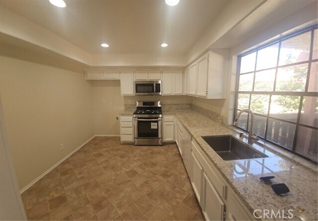 Building Photo - 2681 W Cameron Ct