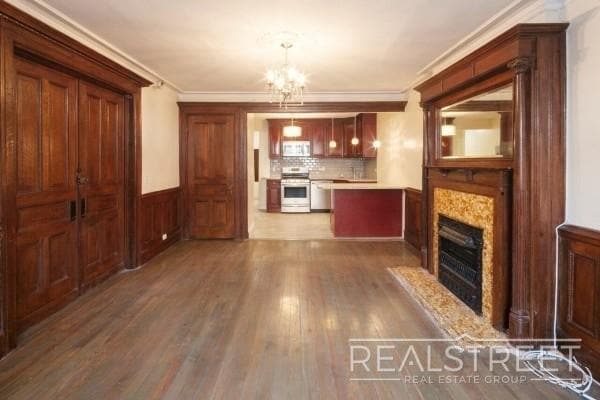 Primary Photo - Magnirficent 2 BED in Historic Brownstone ...