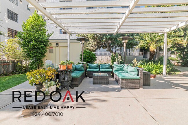 Foto del edificio - 570 N Rossmore Ave