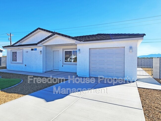 Building Photo - 581 Valiant Ave