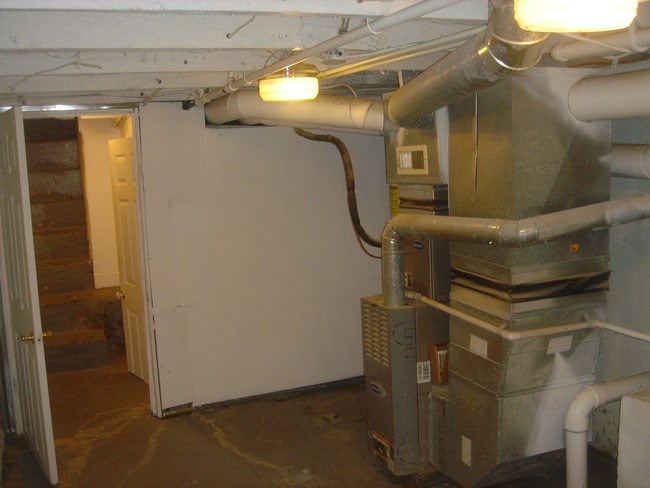 Building Photo - 2538 Foster Ave