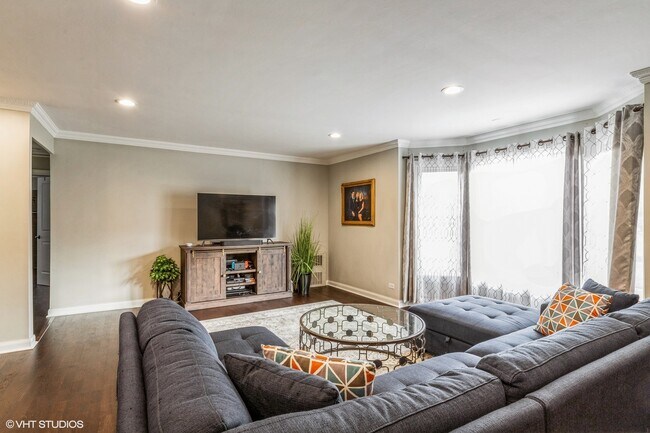 Foto del edificio - 400 Ascot Dr