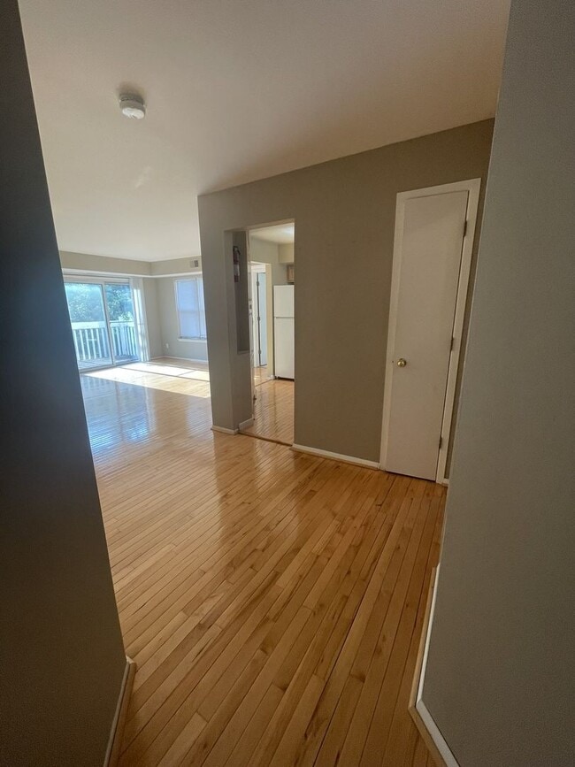 Building Photo - Three Bedroom Two Bath Condo near Arbor Hills