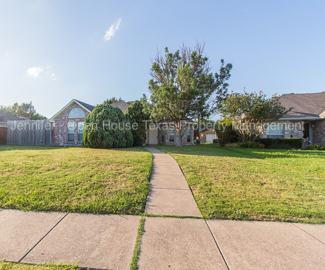 Building Photo - 1401 Old Knoll Dr, Wylie, TX 75098